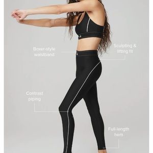 ALO AIRLIFT HIGH WAIST SUIT UP LEGGINGS SIZE MEDIUM NEW WITHOUT TAGS BLACK WHITE